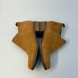 Toms Women Caramel Brown Suede Side Zipper Deia Ankle Booties Size 7.5